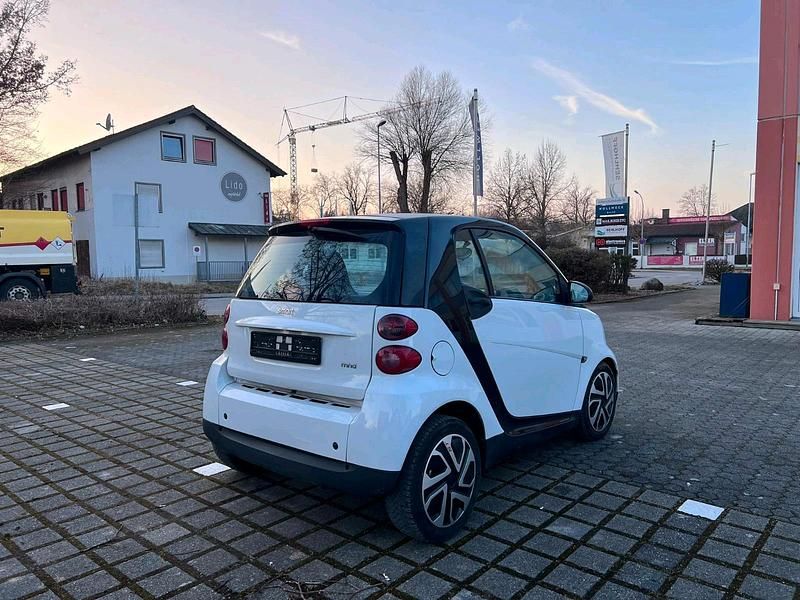 Gebraucht Smart ForTwo Coupé 61 PS (44 kW) 2011 Weiß Coupé