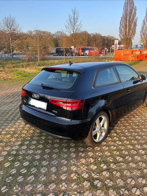Gebraucht Audi A3 Attraction 140 PS (102 kW) 2013 Schwarz Limousine