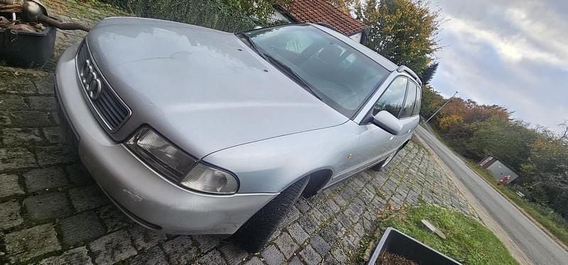 Silber Gebraucht 1997 Audi A4 Kombi | 699 € (Guter Preis) - Bild 1/4