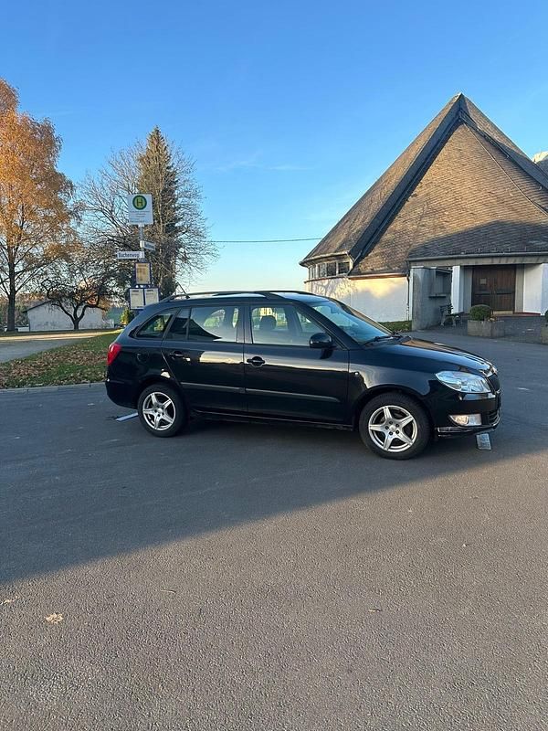 Schwarz Gebraucht 2014 Skoda Fabia Kombi | 3.400 € (Fairer Preis) - Bild 1/4