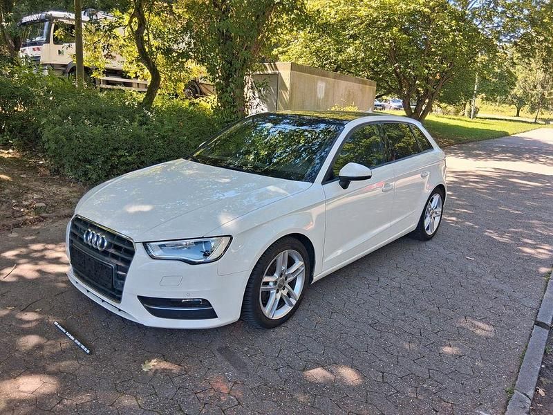 Weiß Gebraucht 2013 Audi A3 Ambition Limousine | 8.500 € (Etwas zu teuer) - Bild 1/4