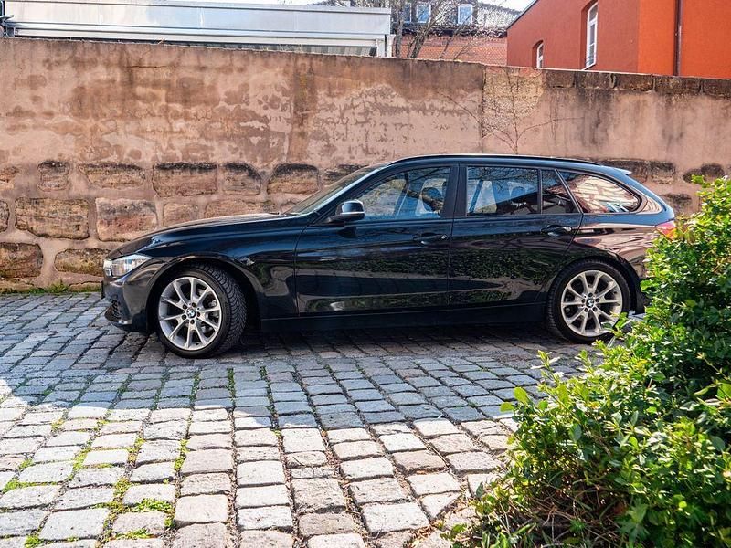 Gebraucht BMW 320 Comfort Edition 184 PS (135 kW) 2013 Schwarz Kombi