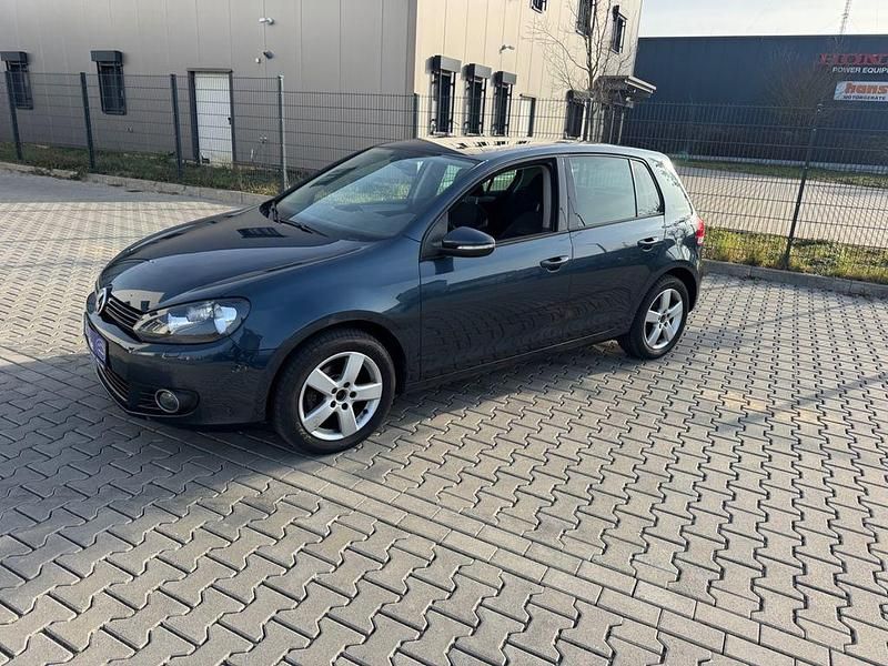 Gebraucht VW Golf VI Team 105 PS (77 kW) 2011 Blau Kleinwagen