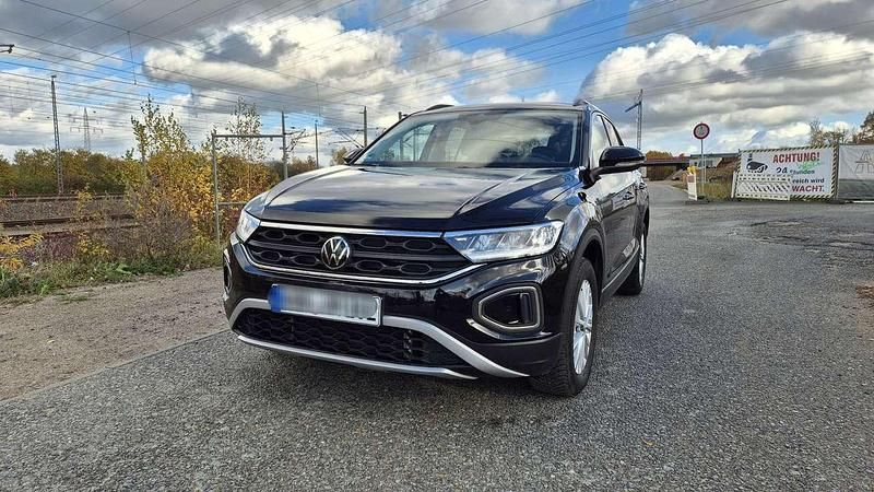 Schwarz Gebraucht 2024 VW T-Roc Life SUV | 23.600 € (Fairer Preis) - Bild 1/4