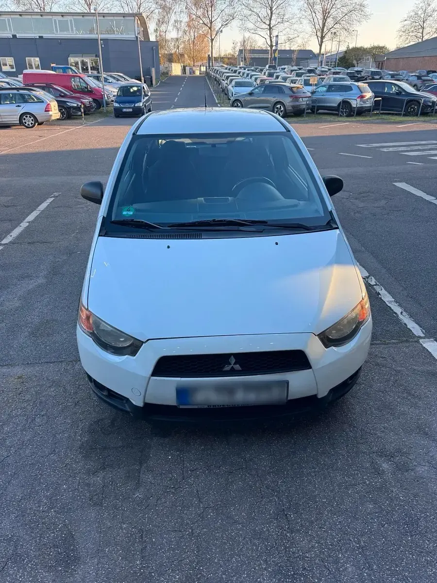 Gebraucht Mitsubishi Colt 95 PS (69 kW) 2011 Weiß Kleinwagen