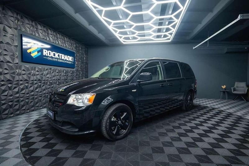 Schwarz Gebraucht 2015 Dodge Grand Caravan SXT Van / Kleinbus | 13.990 € (Fairer Preis) - Bild 1/3
