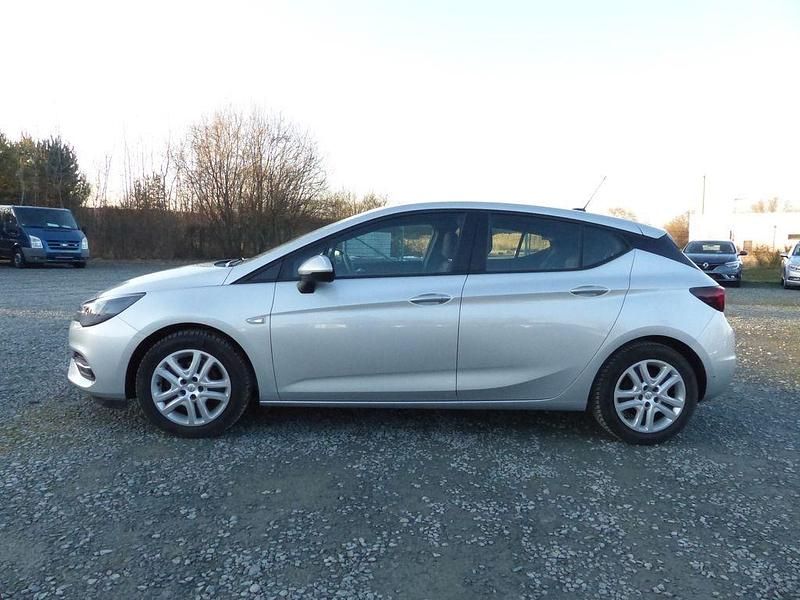Gebraucht Opel Astra Basis 131 PS (96 kW) 2020 Silber Limousine