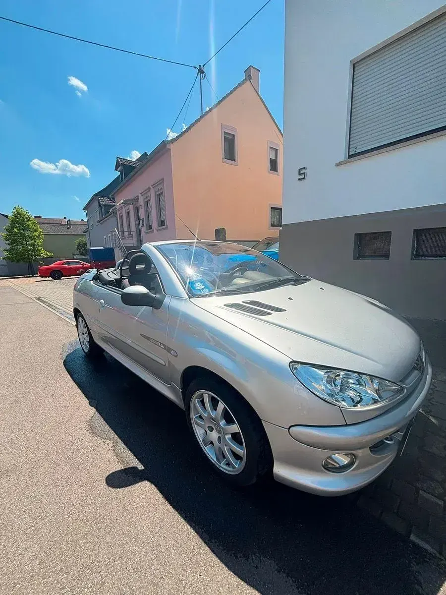 Gebraucht Peugeot 206 CC Quiksilver 110 PS (80 kW) 2005 Silber Cabrio