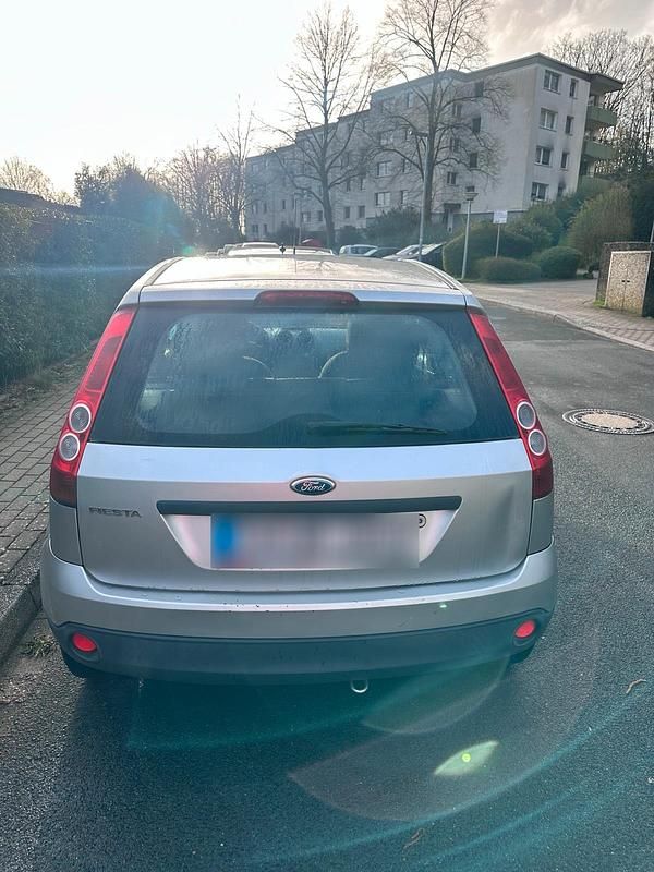 Gebraucht Ford Fiesta 60 PS (44 kW) 2006 Silber Kleinwagen