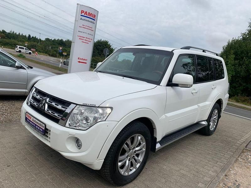Weiß Gebraucht 2013 Mitsubishi Pajero Instyle SUV | 14.990 € (Fairer Preis) - Bild 1/4