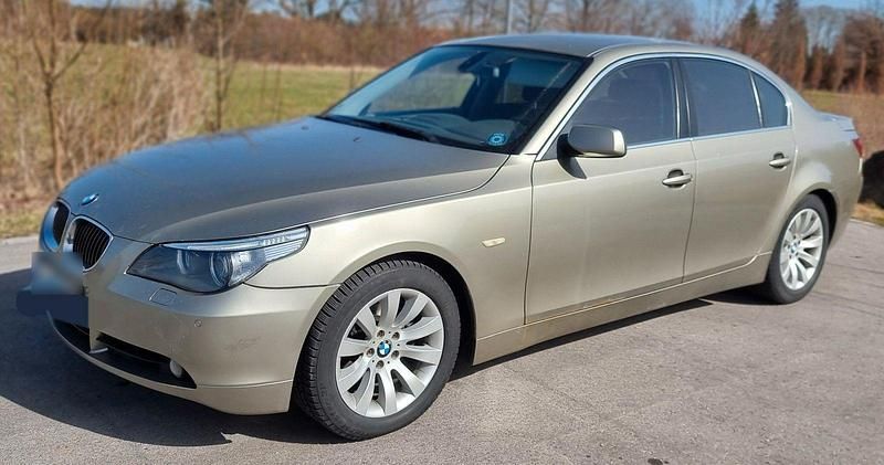 Gebraucht BMW 530 231 PS (169 kW) 2007 Gold Limousine