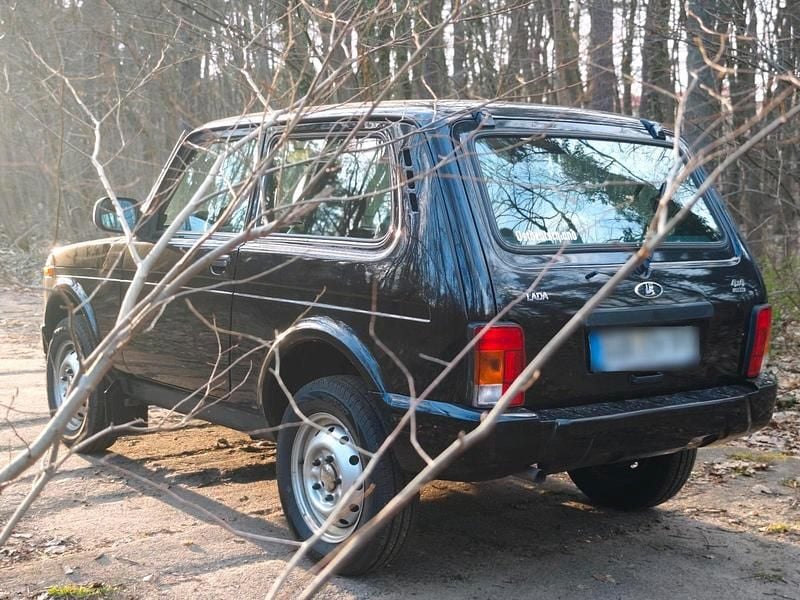 Gebraucht Lada Urban 83 PS (61 kW) 2016 Schwarz SUV