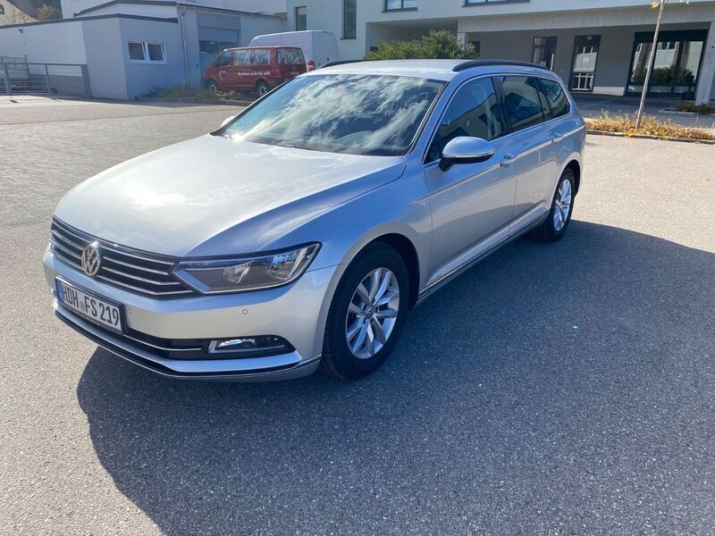 Silber Gebraucht 2017 VW Passat Kombi | 15.000 € (Superpreis) - Bild 1/4