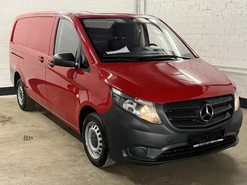 Gebraucht Mercedes Vito 102 PS (75 kW) 2020 Rot Van
