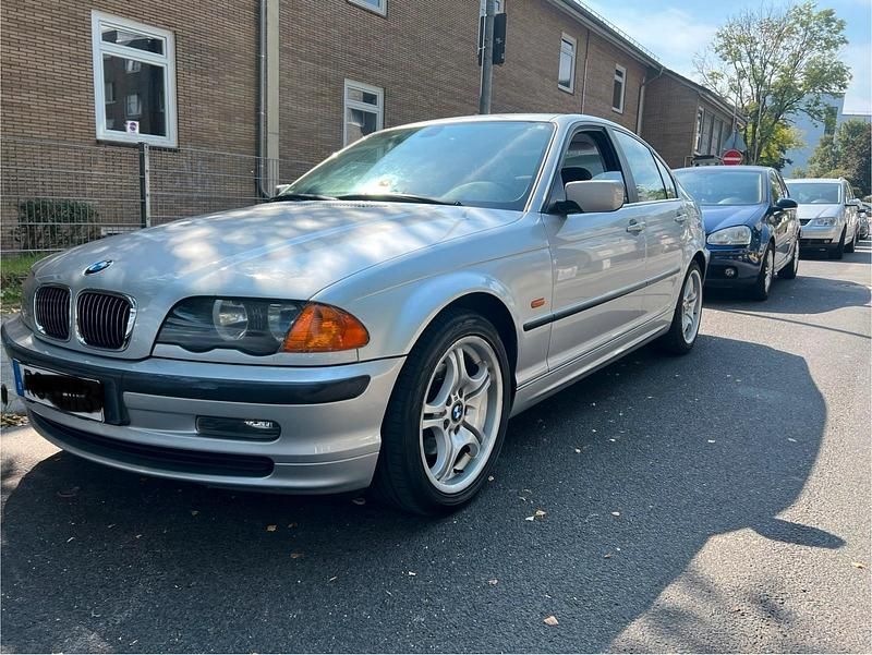 Silber Gebraucht 2000 BMW 320 Limousine | 2.100 € (Fairer Preis) - Bild 1/4