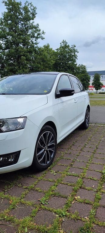 Weiß Gebraucht 2015 Skoda Rapid Style Limousine | 9.000 € (Fairer Preis) - Bild 1/4