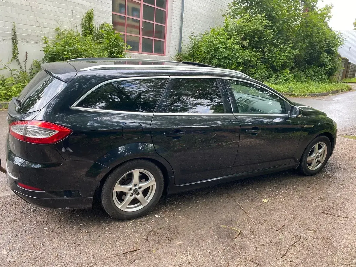 Gebraucht Ford Mondeo S 140 PS (102 kW) 2013 Schwarz Kombi