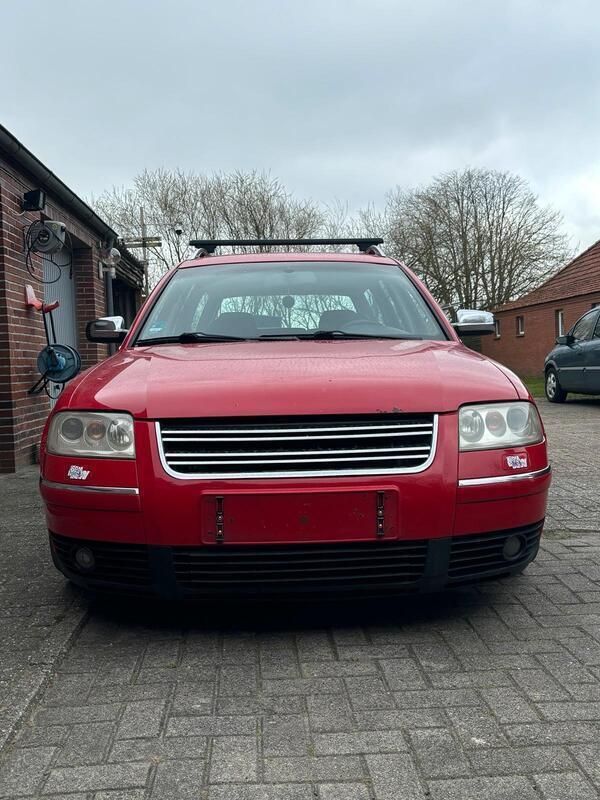 Rot Gebraucht 2001 VW Passat Highline Kombi | 2.200 € (Guter Preis) - Bild 1/4