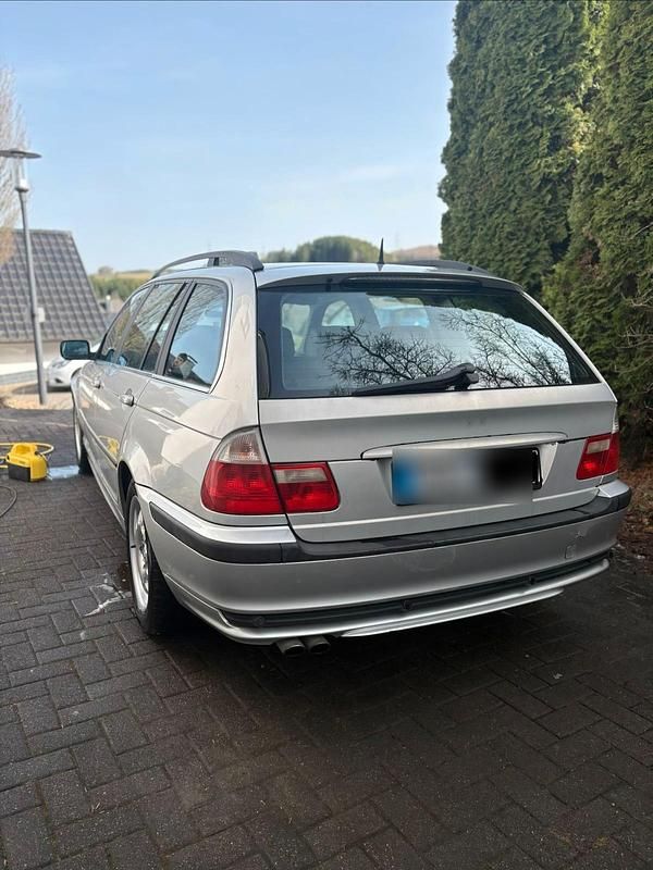 Gebraucht BMW 320 170 PS (125 kW) 2003 Silber Kombi