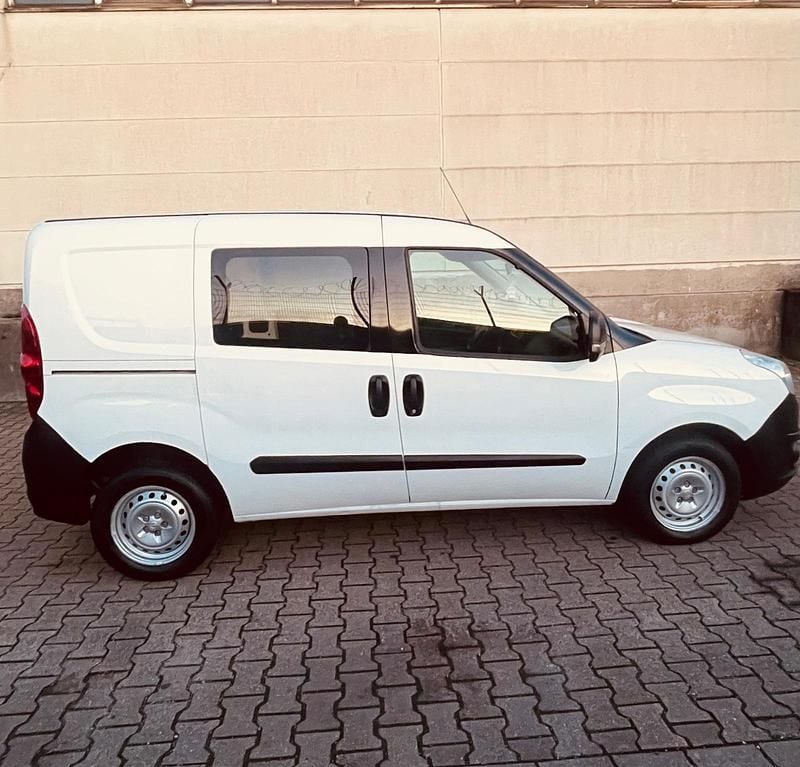 Weiß Gebraucht 2017 Opel Combo Van / Kleinbus | 2.999 € (Superpreis) - Bild 1/4