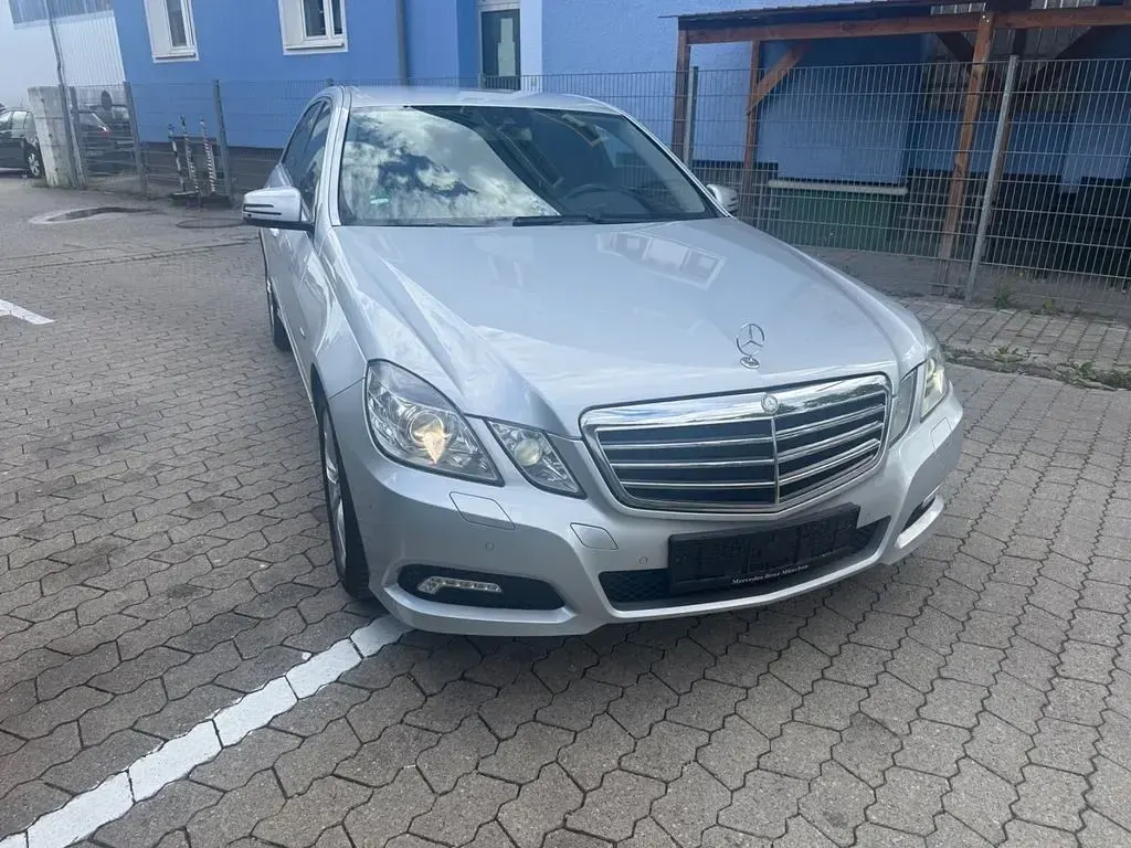 Gebraucht Mercedes E200 Avantgarde 184 PS (135 kW) 2009 Grau Limousine