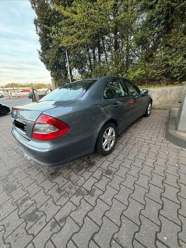 Second-hand Mercedes E320 2007 Berlinǎ