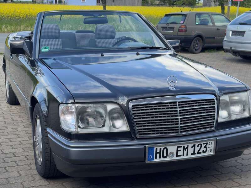 Gebraucht 1994 Mercedes E200 Cabrio | 18.799 € - Bild 1/4
