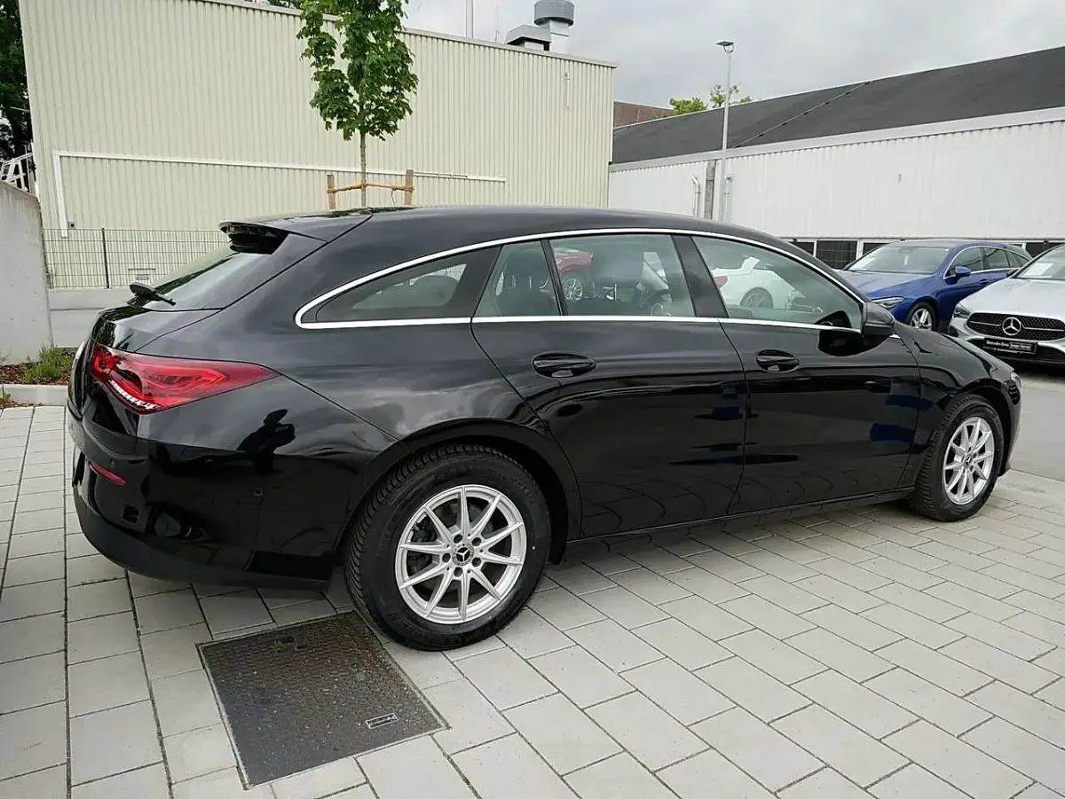 Gebraucht Mercedes CLA200 150 PS (110 kW) 2023 Kosmosschwarz Kombi
