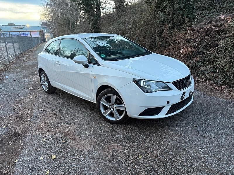 Weiß Gebraucht 2012 Seat Ibiza Kleinwagen | 2.700 € (Guter Preis) - Bild 1/4