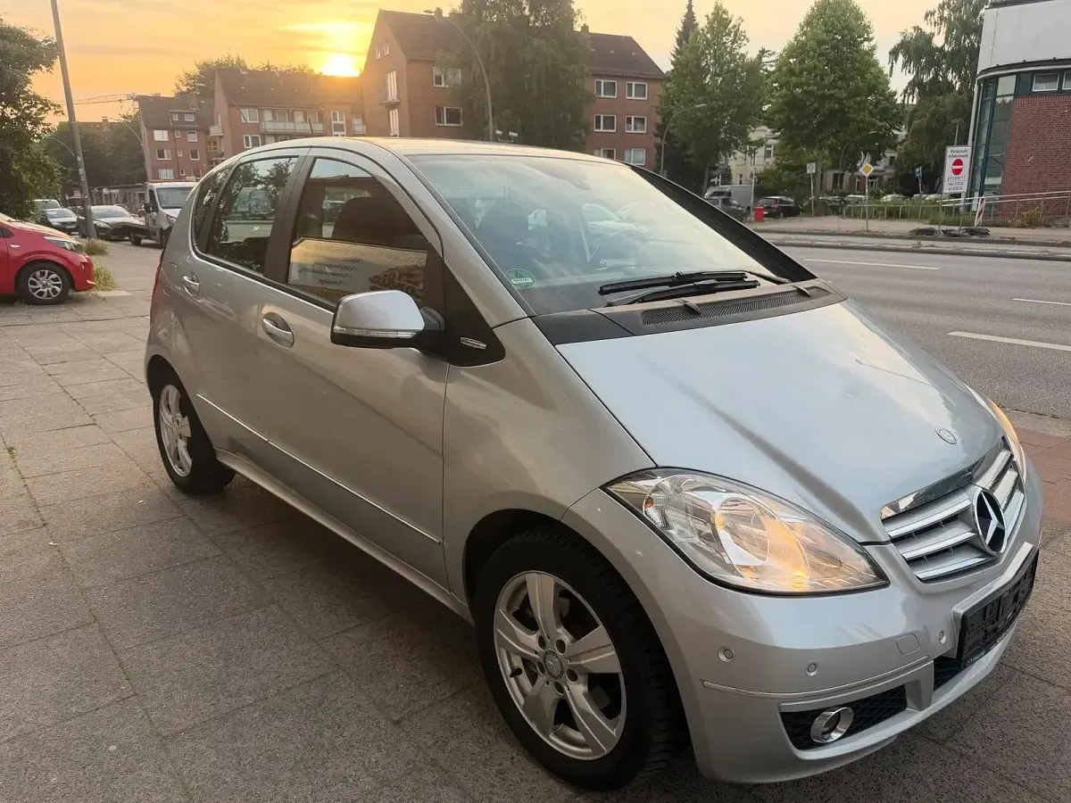 Gebraucht Mercedes A180 109 PS (80 kW) 2011 Silber Kleinwagen