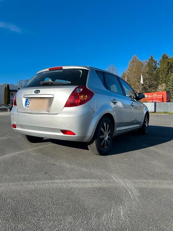 Usata Kia Ceed Basis 109 CV (80 kW) 2007 Argento Utilitaria