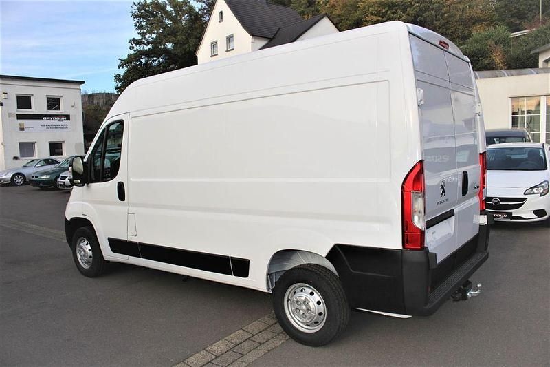 Gebraucht Peugeot Boxer 140 PS (102 kW) 2022 Weiß Van