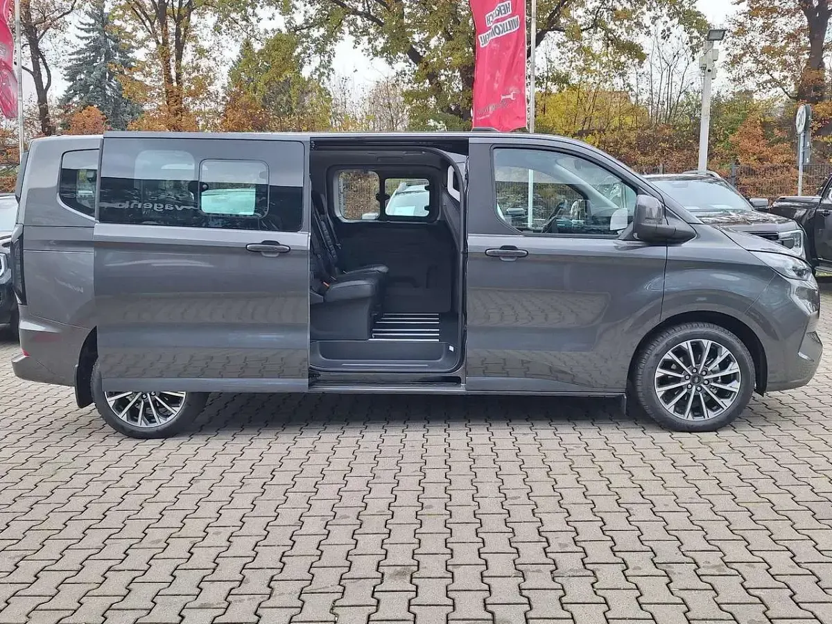 Neu Ford Tourneo Titanium 170 PS (125 kW) 2025 Carbonized grey Van / Kleinbus