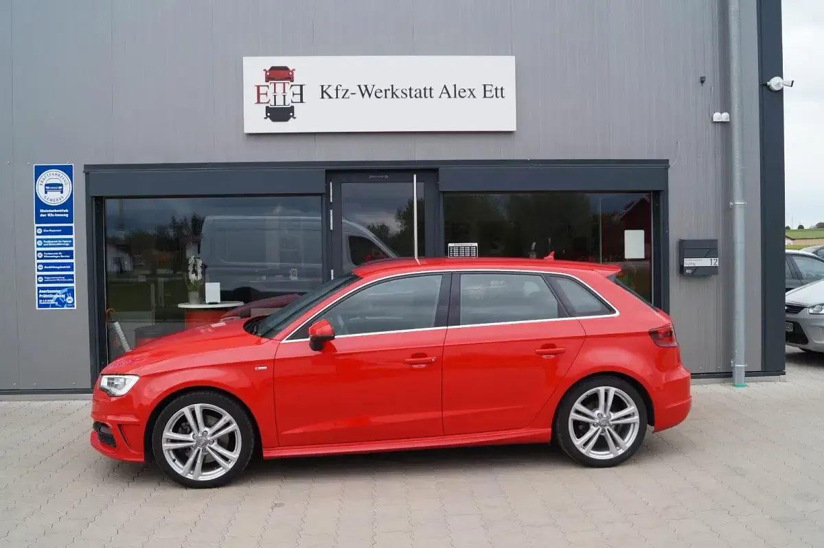 Używany Audi A3 Advanced 179 KM (131 kW) 2014 Czerwony Hatchback