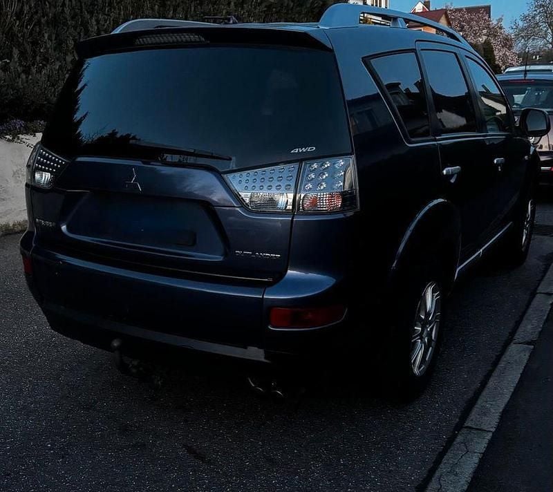 Gebraucht Mitsubishi Outlander Intense 156 PS (114 kW) 2008 Blau SUV