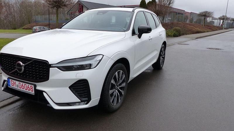 Gebraucht Volvo XC60 Plus 197 PS (144 kW) 2023 Crystal white SUV