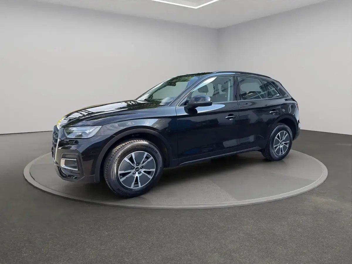 Gebraucht Audi Q5 Business 204 PS (150 kW) 2023 Mythosschwarz metallic SUV