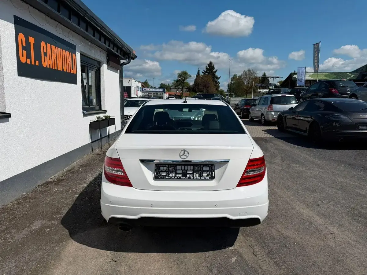 Gebraucht Mercedes C200 184 PS (135 kW) 2012 Weiß Limousine