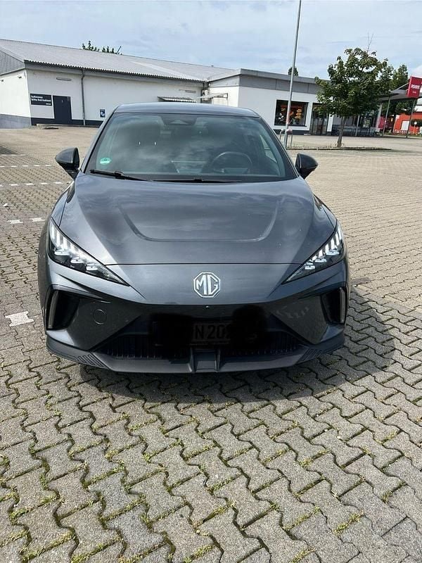 Grau Gebraucht 2023 MG MG4 EV Luxury Kleinwagen | 19.750 € (Fairer Preis) - Bild 1/4