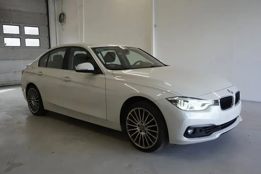 Gebraucht BMW 320 184 PS (135 kW) 2018 Weiß Limousine