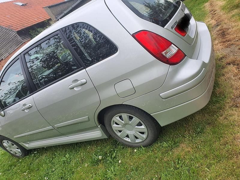 Gebraucht Suzuki Liana 107 PS (78 kW) 2004 Silber Kleinwagen