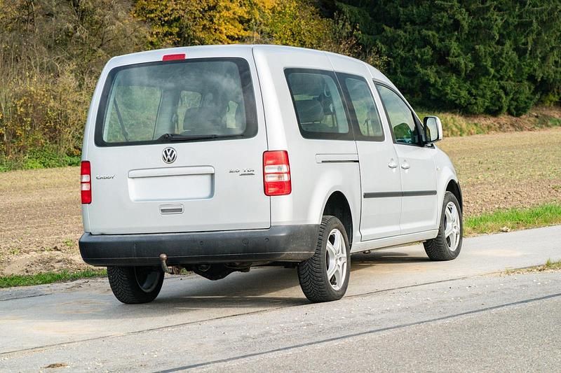 Gebraucht VW Caddy Maxi 140 PS (102 kW) 2015 Silber Van / Kleinbus