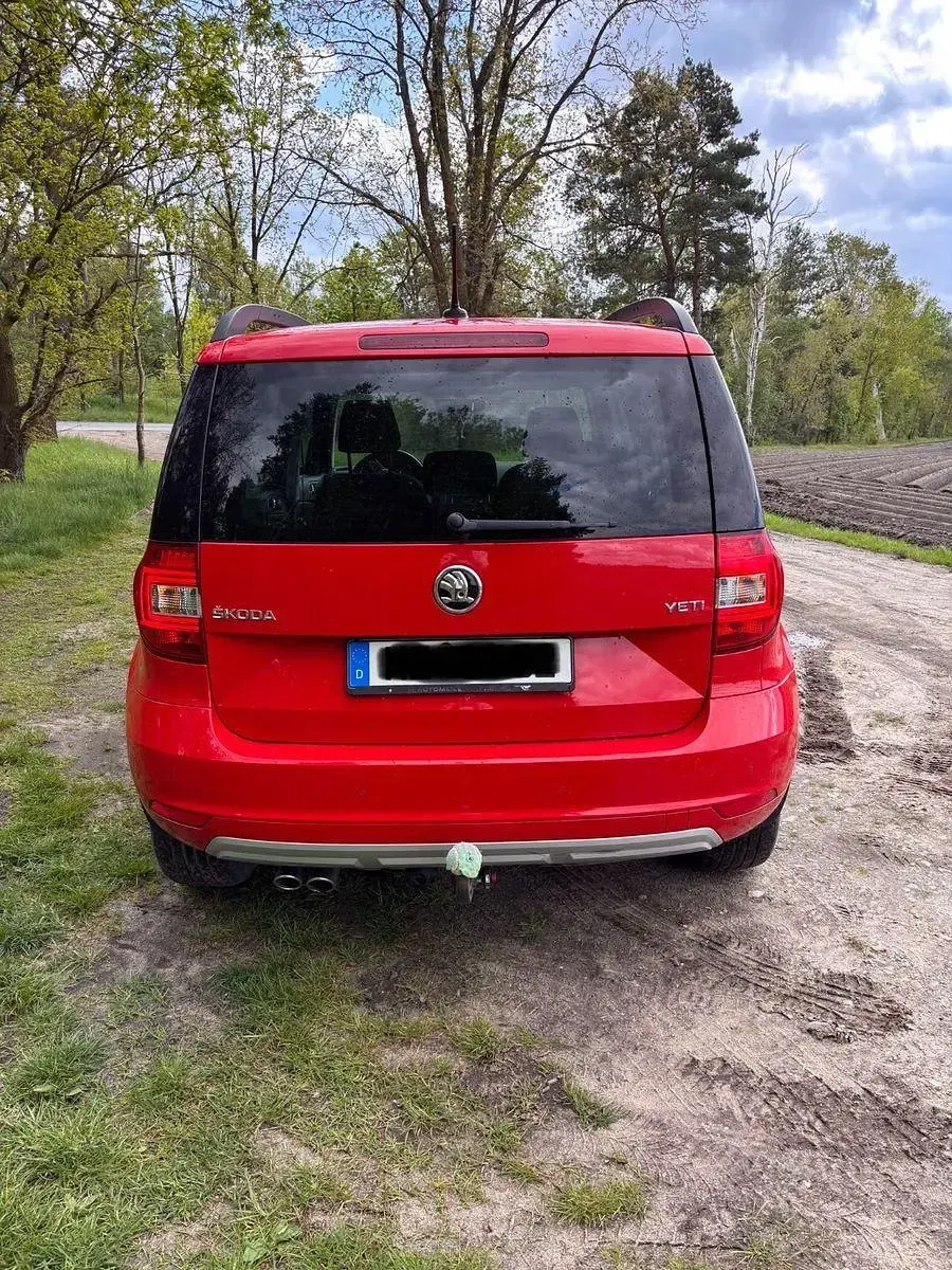 Usata Skoda Yeti Ambiente 150 CV (110 kW) 2016 Rosso SUV