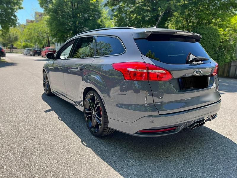 Gebraucht Ford Focus ST 250 PS (183 kW) 2017 Grau Kombi