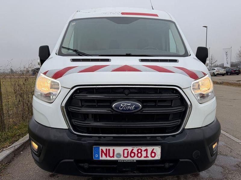 Gebraucht Ford Transit Trend 131 PS (96 kW) 2022 Weiß Limousine