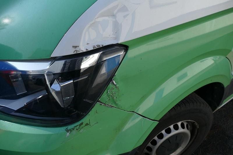 Second-hand VW Crafter 102 CP (75 kW) 2019 Alb Van