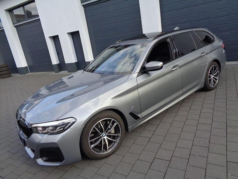 Grau Gebraucht 2022 BMW 540 Sport Line Limousine | 34.290 € (Superpreis) - Bild 1/4