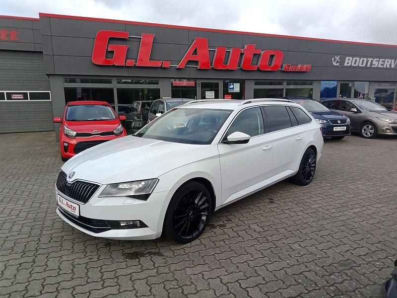 Weiß Gebraucht 2016 Skoda Superb Style Kombi | 16.990 € (Fairer Preis) - Bild 1/4