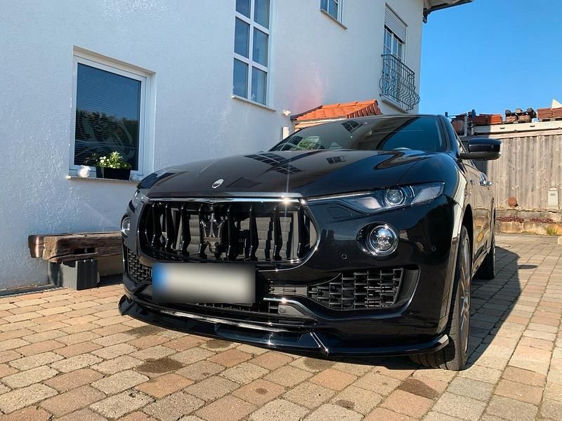 Gebraucht Maserati Levante 275 PS (202 kW) 2017 Schwarz SUV