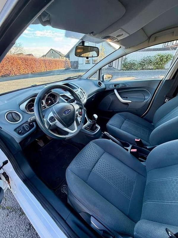 Gebraucht Ford Fiesta Ambiente 82 PS (60 kW) 2010 Kleinwagen